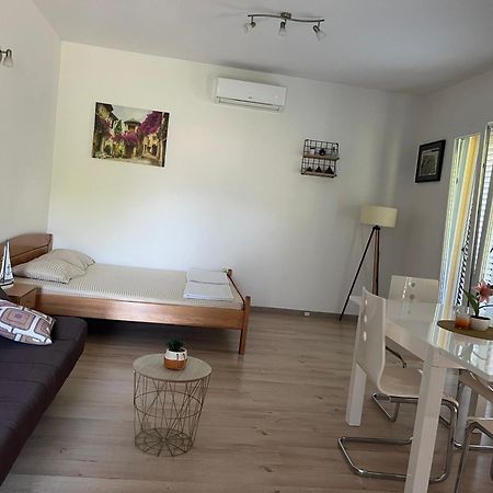 Апартаменты Apartman Iskra Биела Экстерьер фото