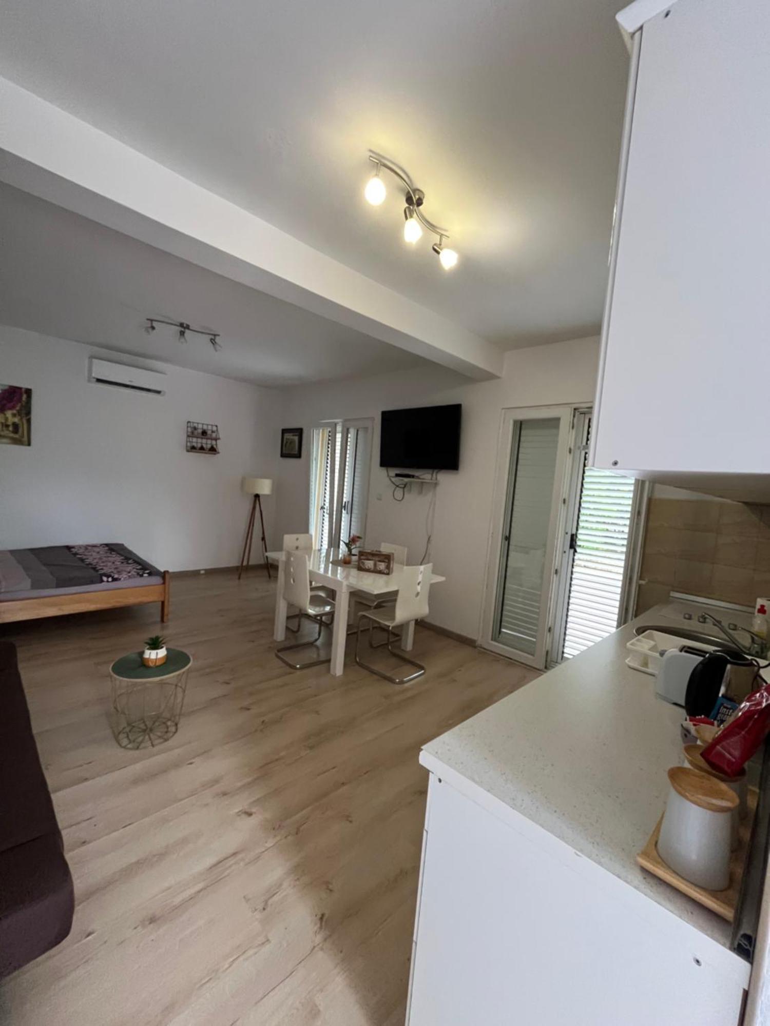 Апартаменты Apartman Iskra Биела Экстерьер фото